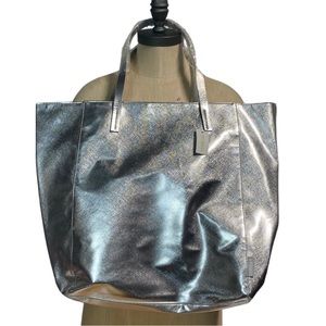 CLINIQUE LARGE NWT SILVER TOTE